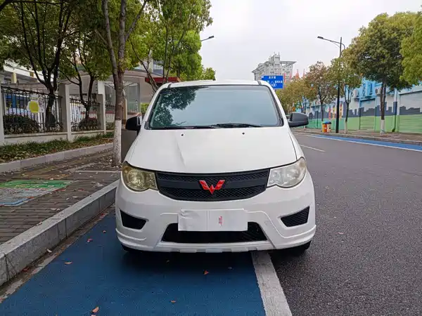 Wuling Hongguang 2015