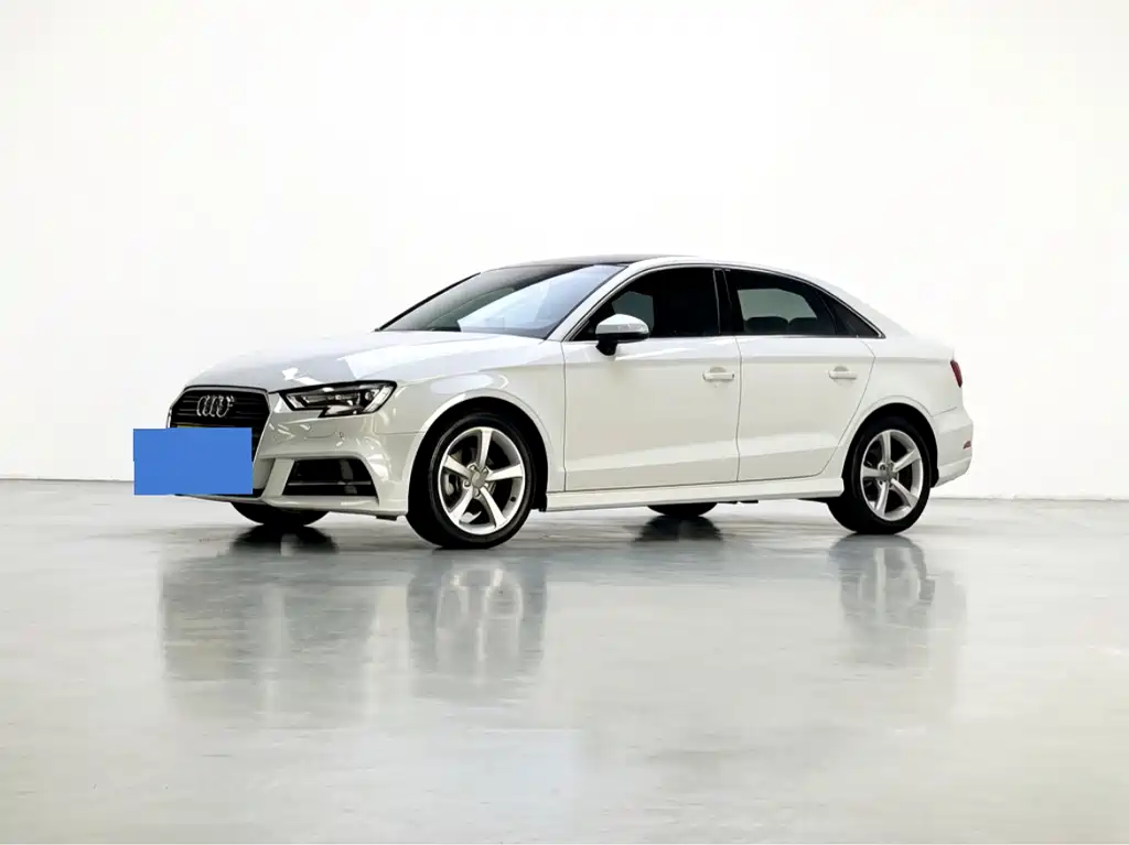 Audi A3 2018 — фото 1
