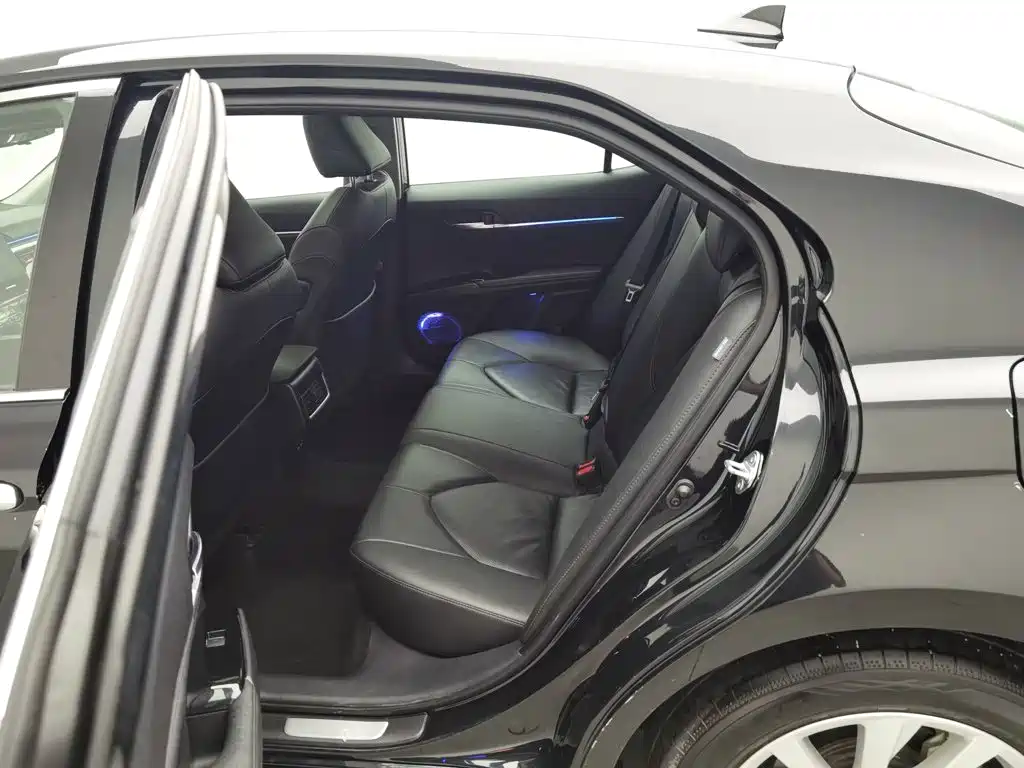 Toyota Camry 2023 — фото 15