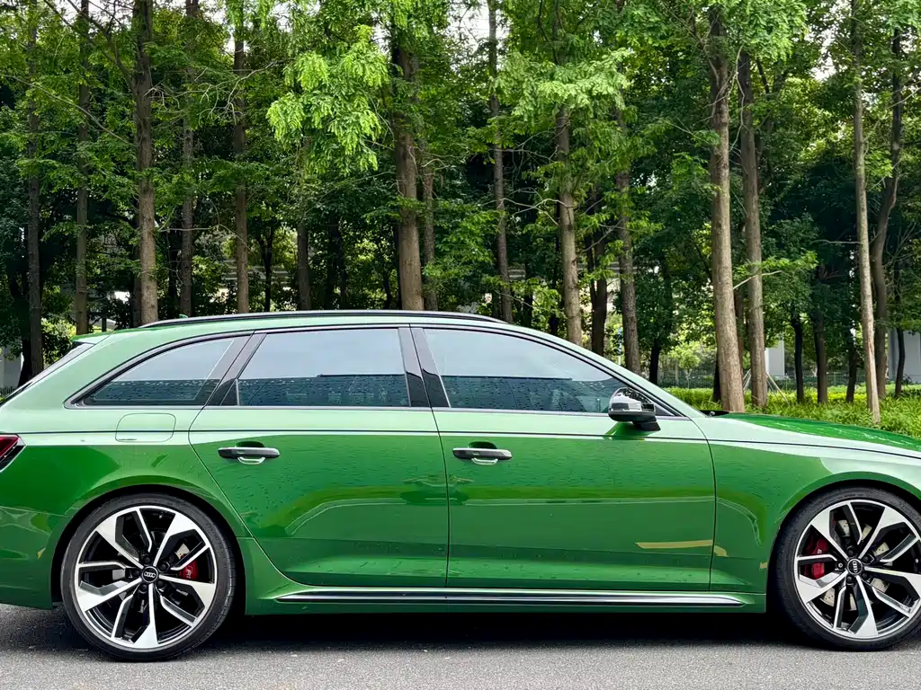 Audi RS 4 2019 — фото 10