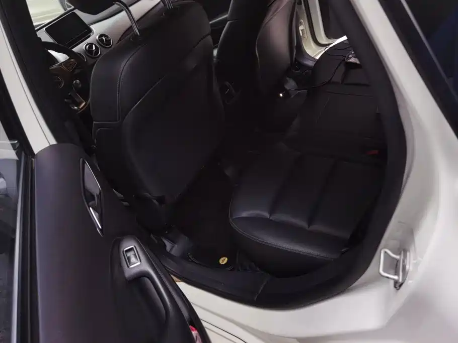 Mercedes-Benz B-Class 2016 — фото 11