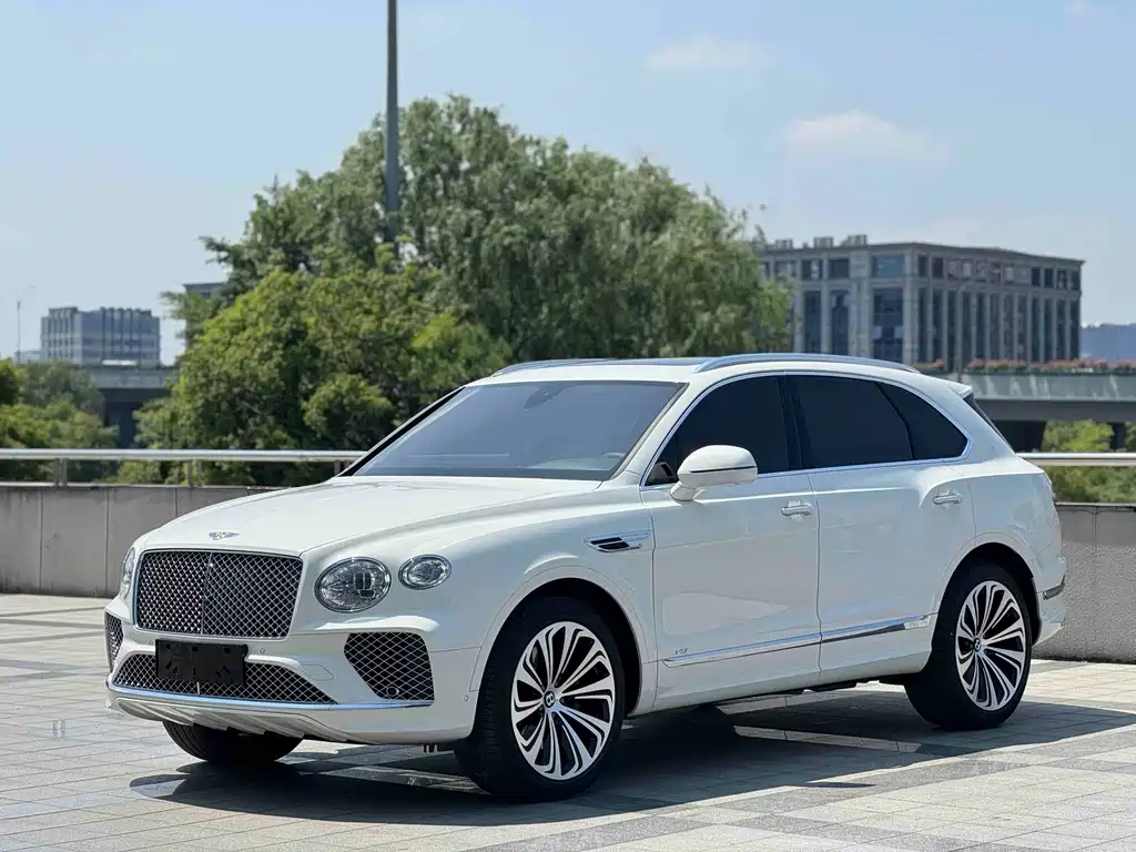 Bentley Bentayga 2022 — фото 1