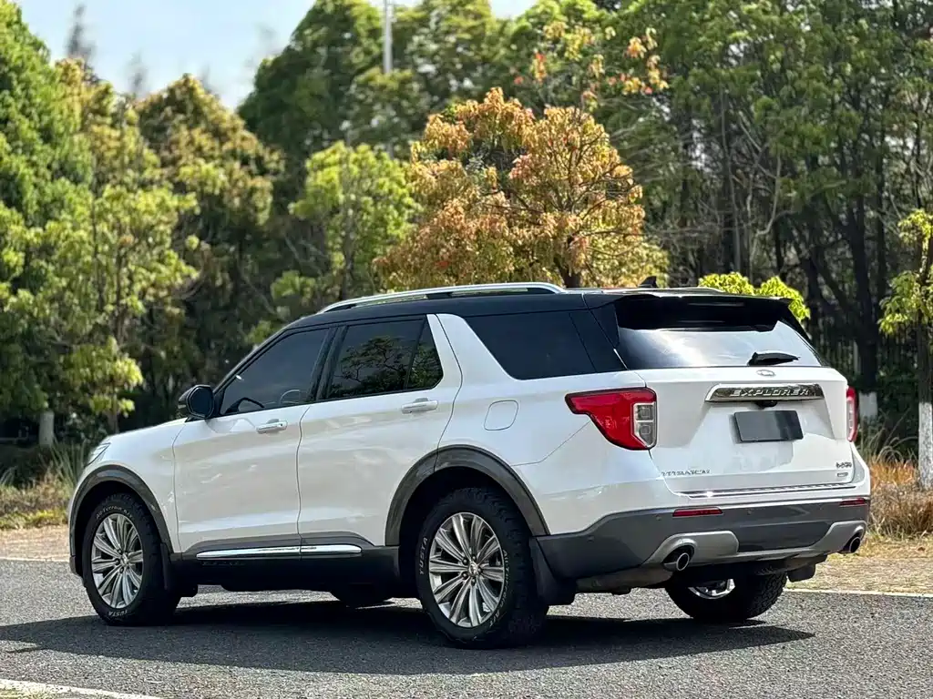 Ford Explorer 2022 — фото 6
