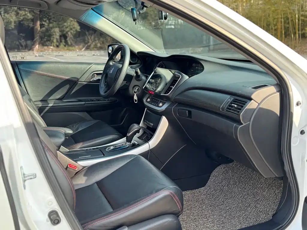 Honda Accord 2015 — фото 10