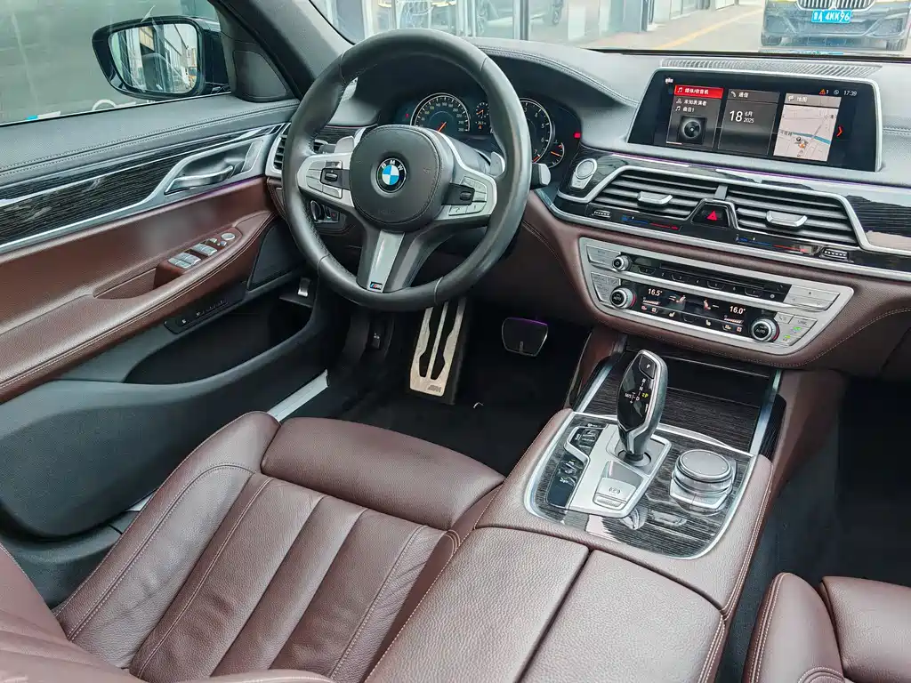 BMW 7 Series 2018 — фото 22