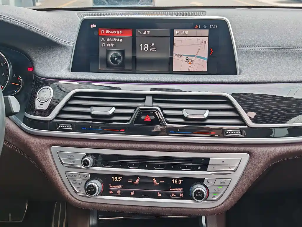 BMW 7 Series 2018 — фото 23
