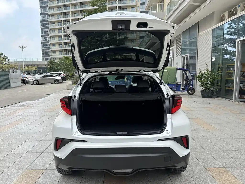 Toyota C-HR 2023 — фото 21