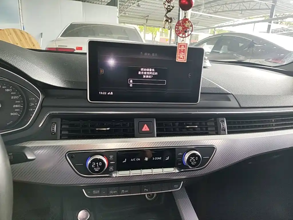 Audi A4L 2017 — фото 13