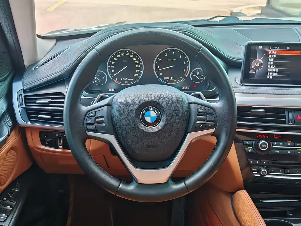 BMW X6 2015 — фото 25