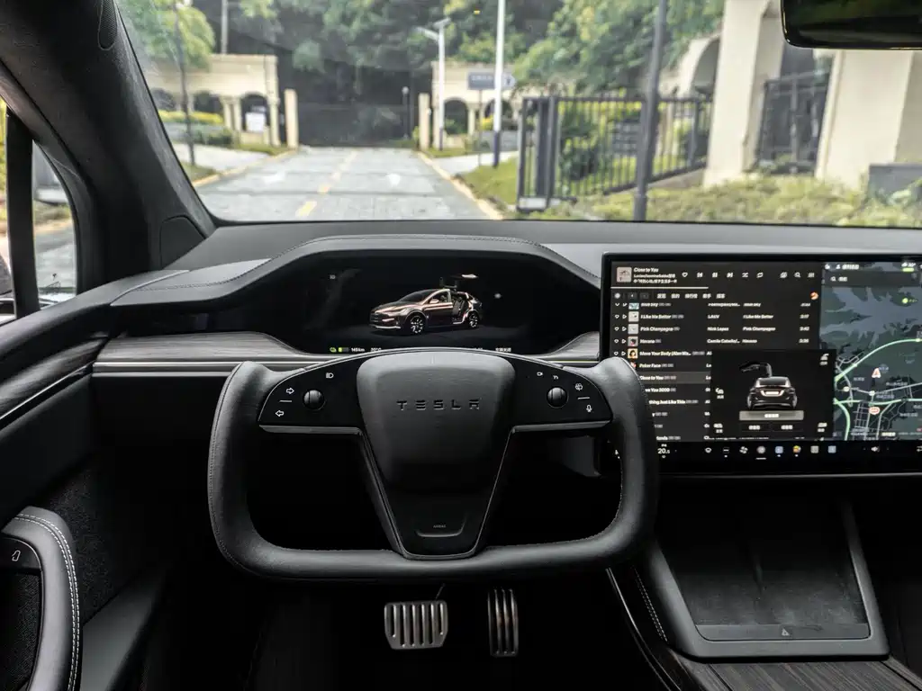 Tesla Model X 2024 — фото 10