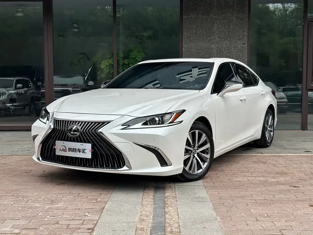 Lexus ES 2021 — фото 1