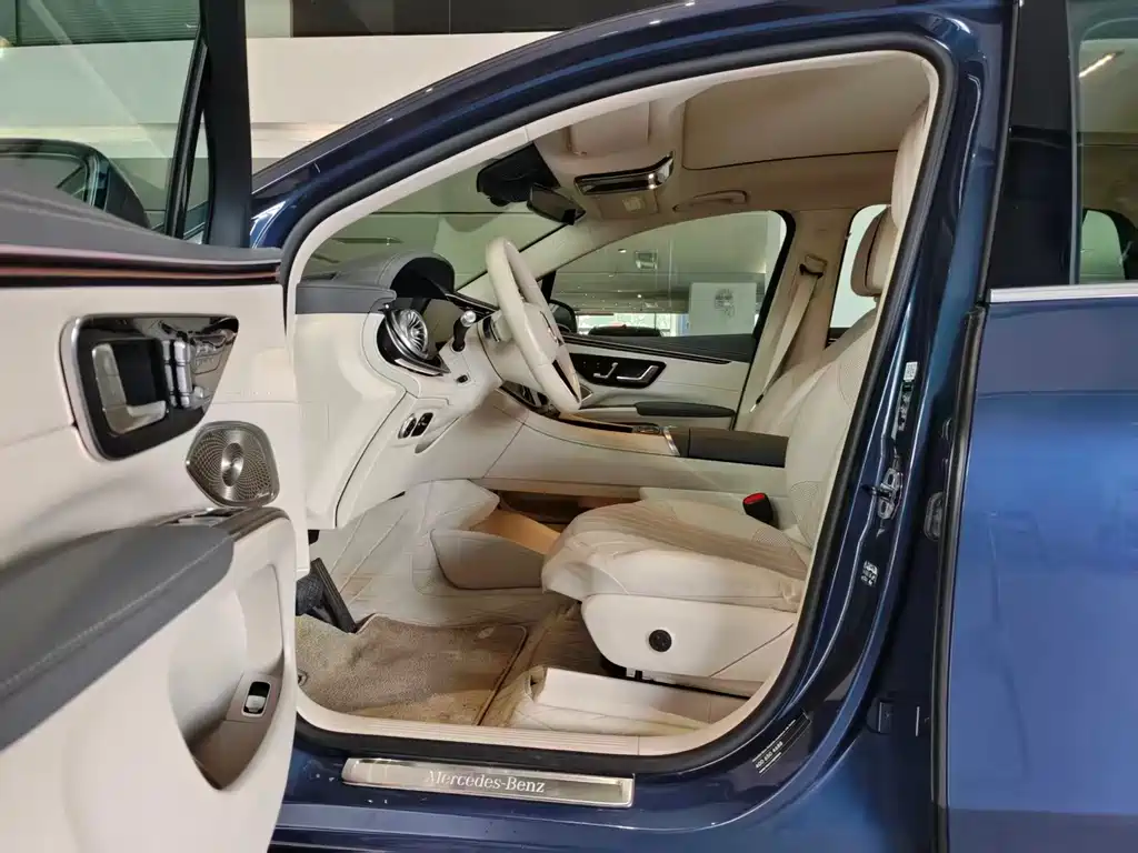 Mercedes-Benz EQS SUV 2023 — фото 4
