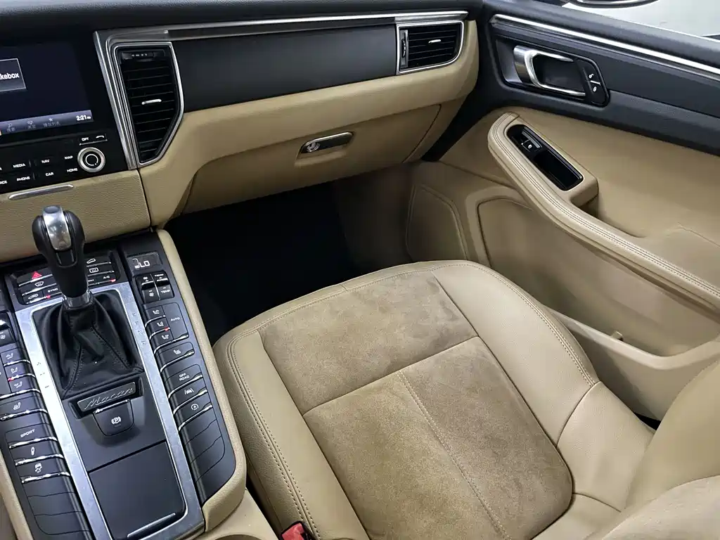 Porsche Macan 2018 — фото 17