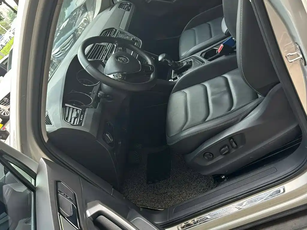 Volkswagen Tiguan L 2017 — фото 8