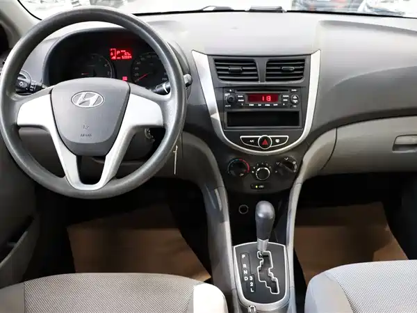 Hyundai Accent 2011