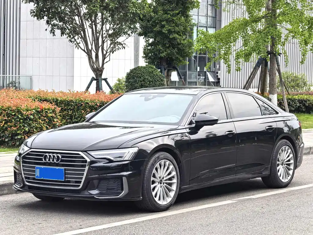 Audi A6L 2022 — фото 1