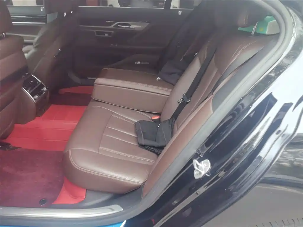 BMW 7 Series 2018 — фото 17
