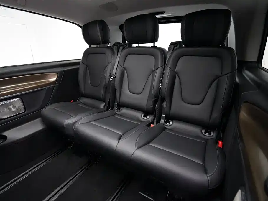 Mercedes-Benz V-Class 2023 — фото 20