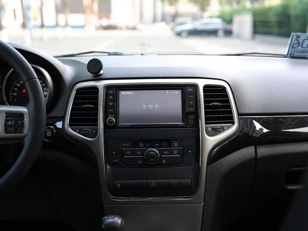 Jeep Grand Cherokee 2012 — фото 17