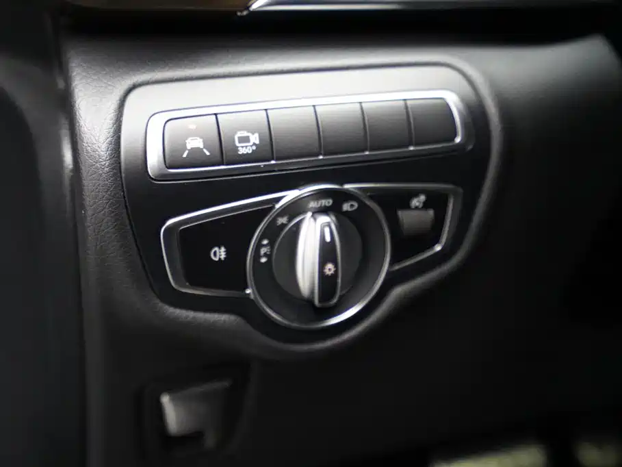Mercedes-Benz V-Class 2023 — фото 7