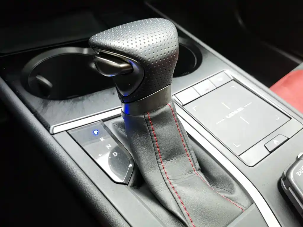 Lexus UX 2020 — фото 13