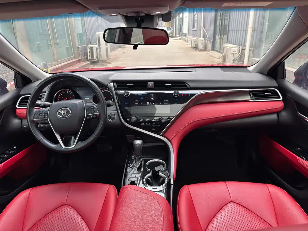 Toyota Camry 2020 — фото 11