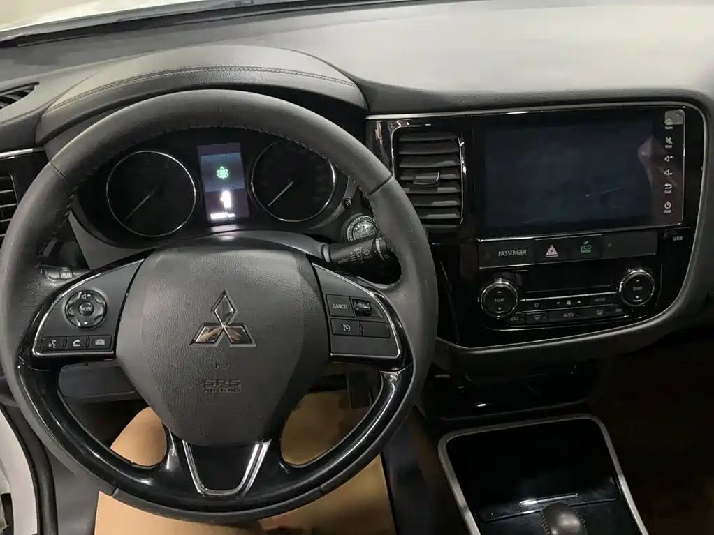 Mitsubishi Outlander 2019 — фото 10