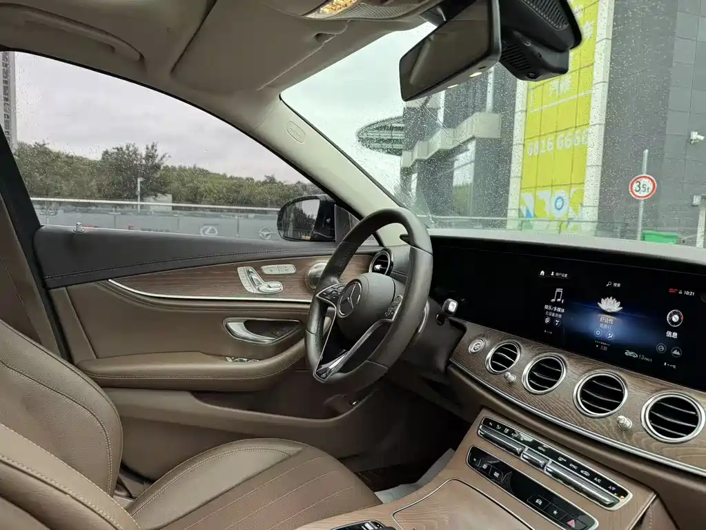 Mercedes-Benz E-Class 2023 — фото 25