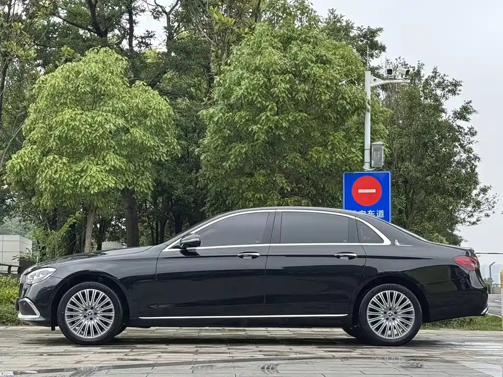 Mercedes-Benz E-Class 2023 — фото 10
