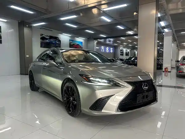 Lexus ES 2022