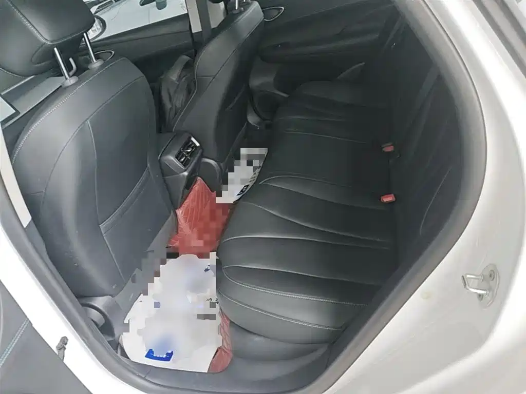 BYD Seal 05 DM-i 2025 — фото 17