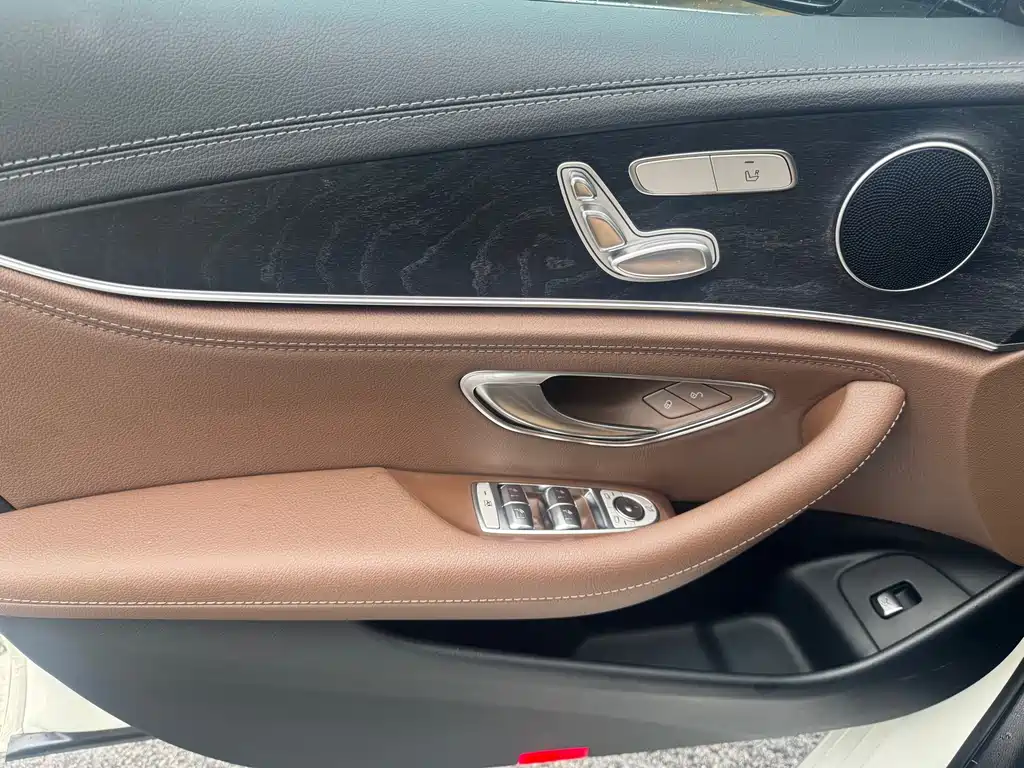 Mercedes-Benz E-Class 2019 — фото 11