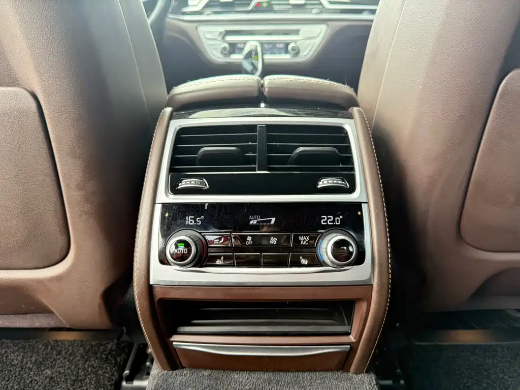 BMW 7 Series 2020 — фото 18