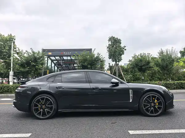 Porsche Panamera 2022
