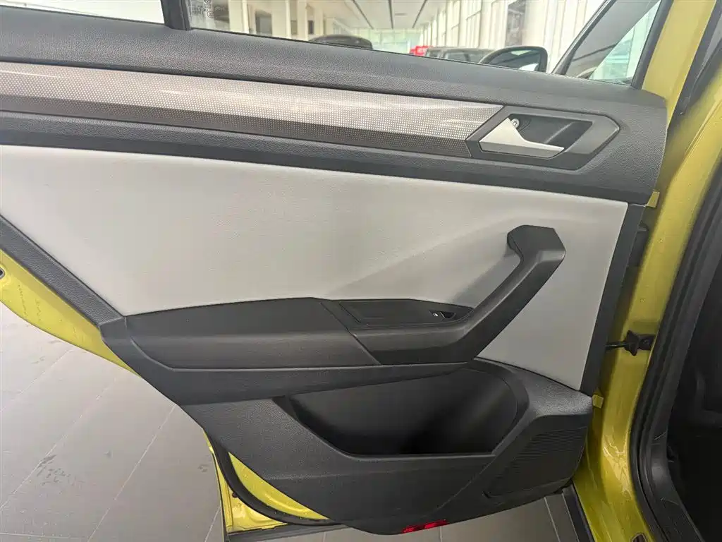 Volkswagen T-Roc 2023 — фото 19