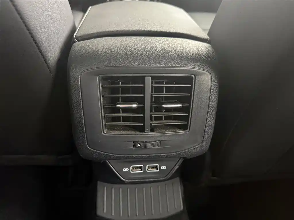 Volkswagen T-Roc 2023 — фото 22