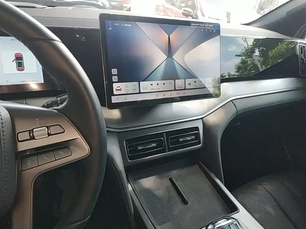 BYD L DM-i 2025 — фото 13