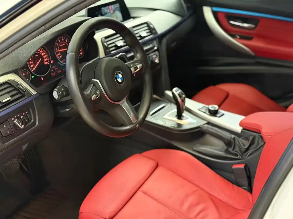 BMW 3 Series 2019 — фото 13