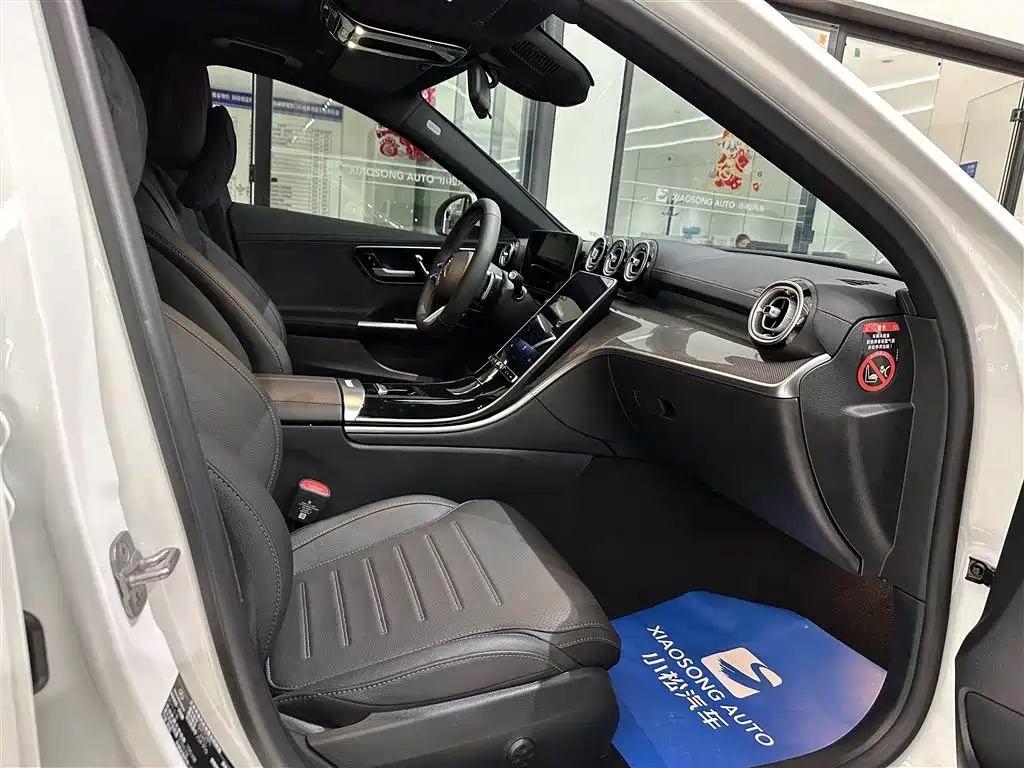 Mercedes-Benz C-Class 2025 — фото 16