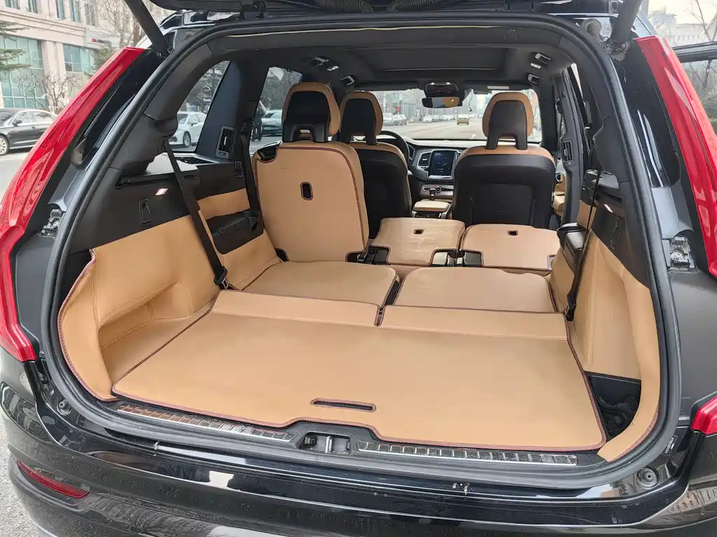 Volvo XC90 2018 — фото 11