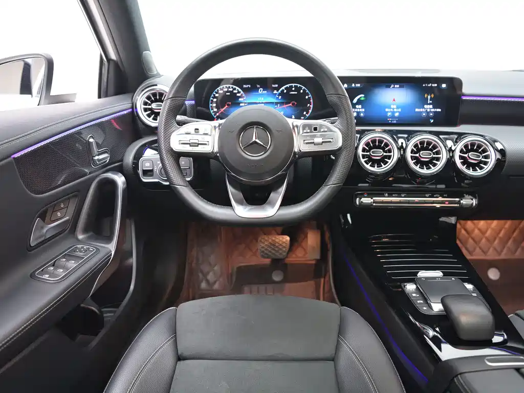 Mercedes-Benz A-Class 2023 — фото 6