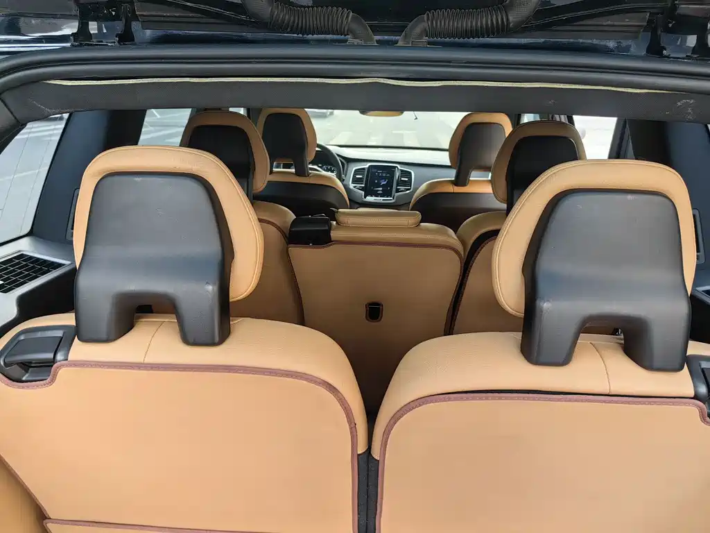 Volvo XC90 2018 — фото 14