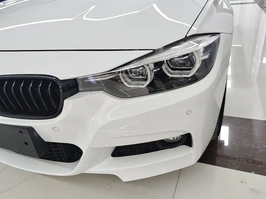 BMW 3 Series 2018 — фото 24