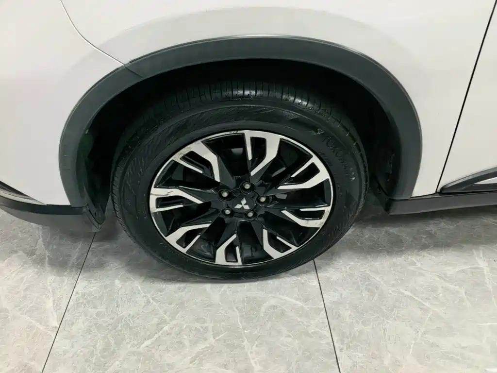 Mitsubishi Outlander 2020 — фото 23