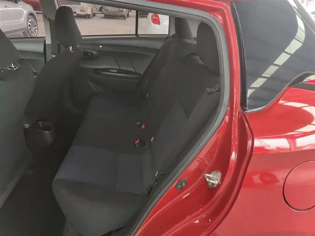 Toyota Yaris L 2018 — фото 13