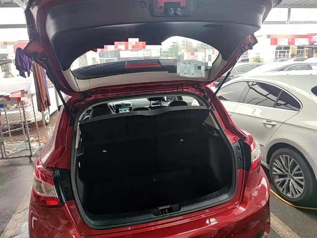 Nissan Tiida 2019 — фото 19