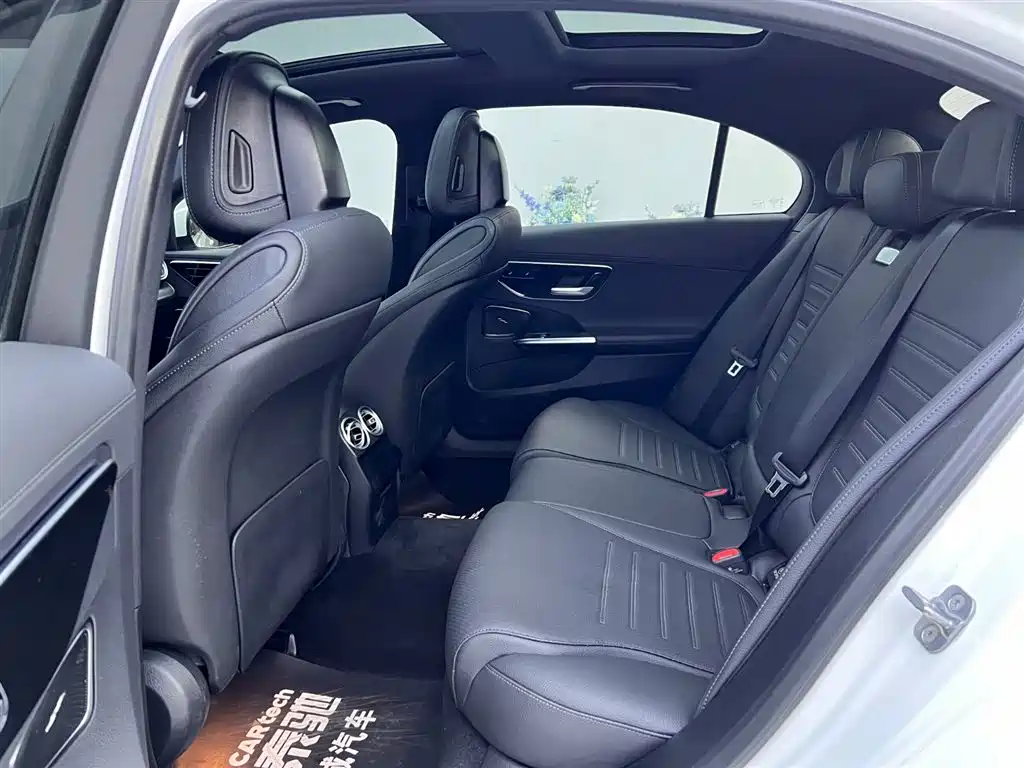 Mercedes-Benz C-Class 2024 — фото 16