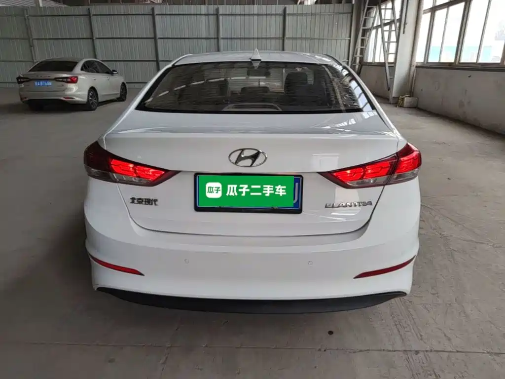 Hyundai Elantra 2020 — фото 6