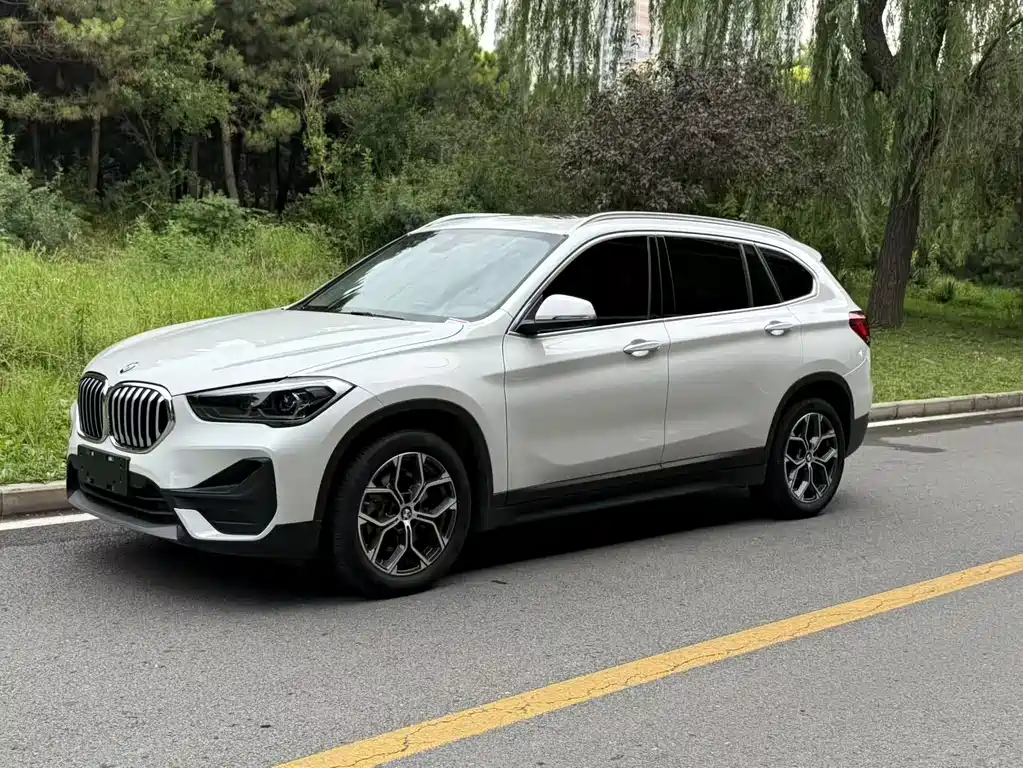 BMW X1 2022 — фото 1