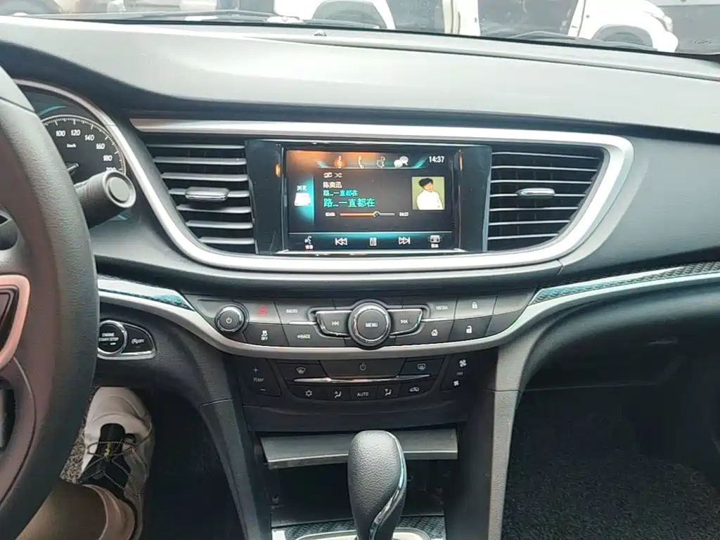 Buick Excelle 2016 — фото 13